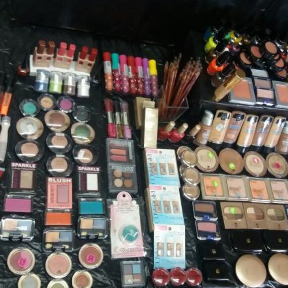 ✨ Mystery Makeup Bundle – 10 Pieces Per Bundle Covergirl, Milani, Hard Candy NWT - Picture 2 of 6